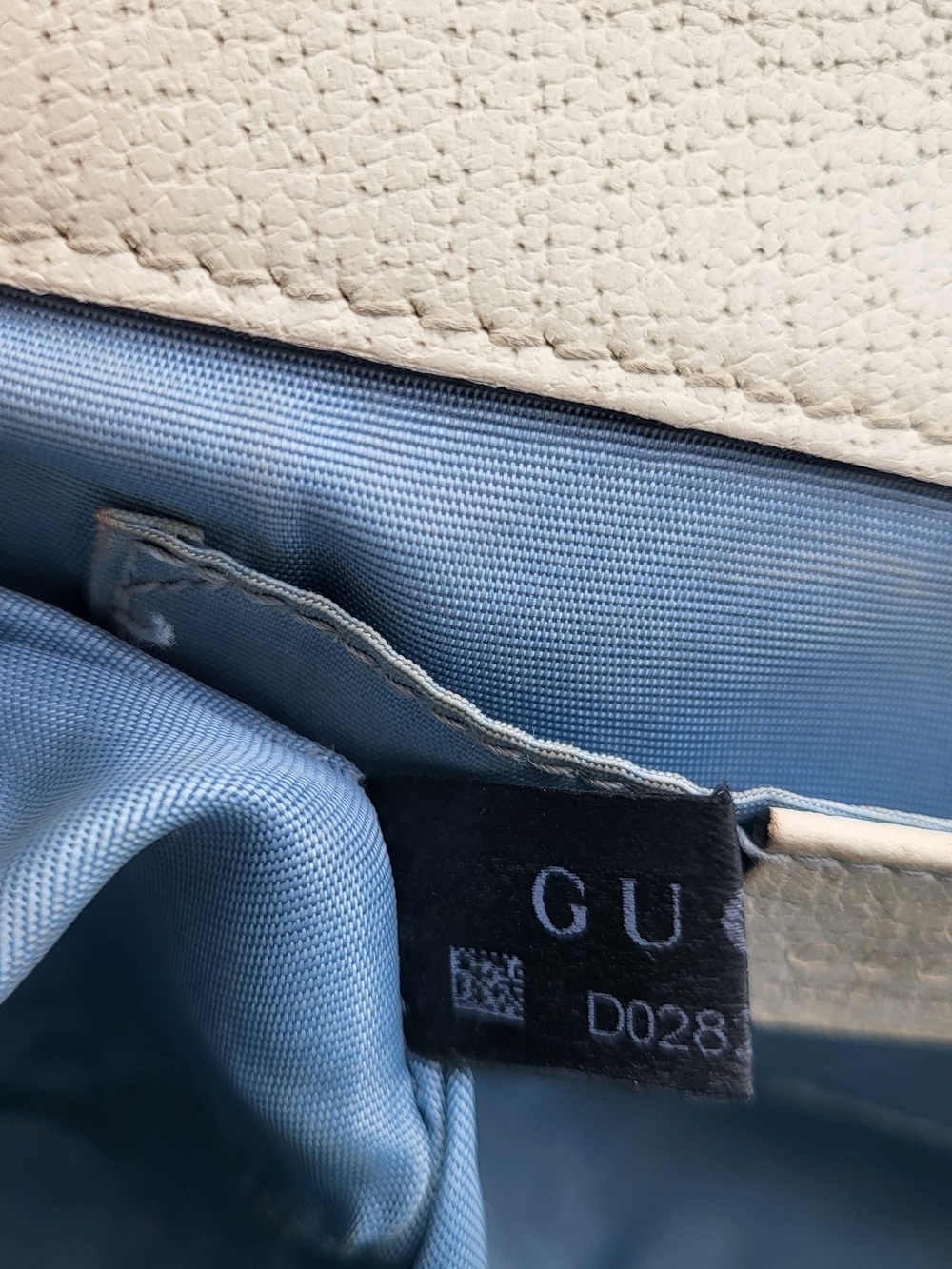 GUCCI Grained Calfskin Bee Star Small Padlock Shoulder Bag White..Authentic.. - Picture 9 of 16